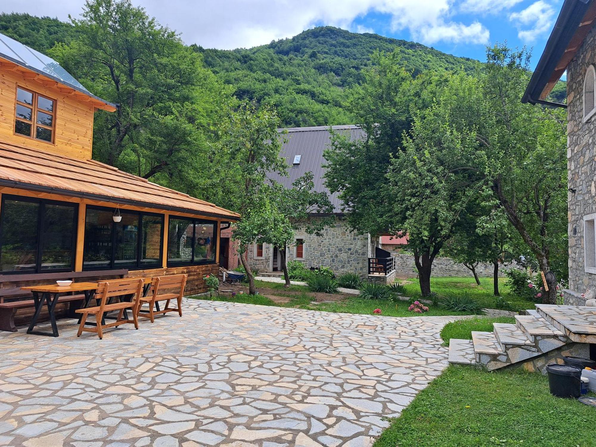 Villa Gjecaj Guesthouse And Restaurant Theth Exterior photo